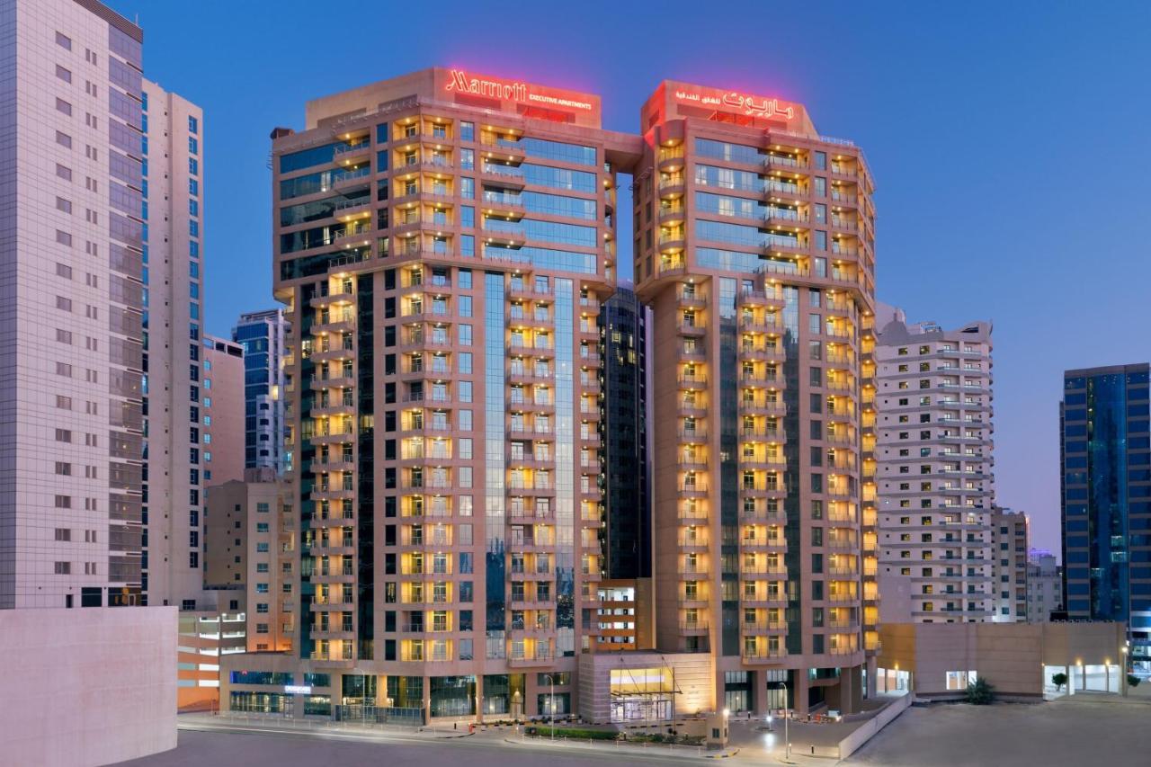 Marriott Executive Apartments Manama, Bahrain Exterior foto The hotel in 2011