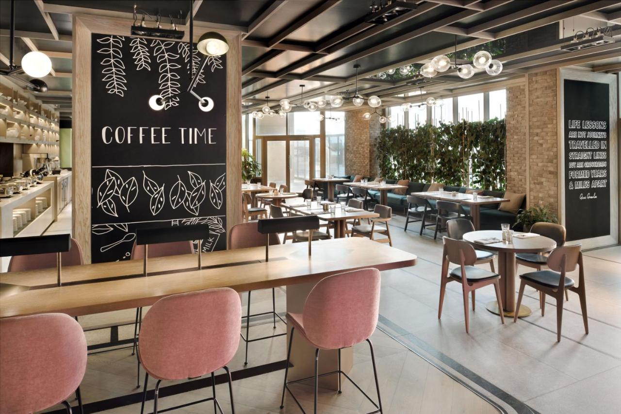 Marriott Executive Apartments Manama, Bahrain Exterior foto Interior of a coffee shop