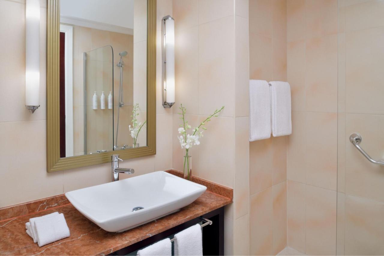 Marriott Executive Apartments Manama, Bahrain Exterior foto Bathroom