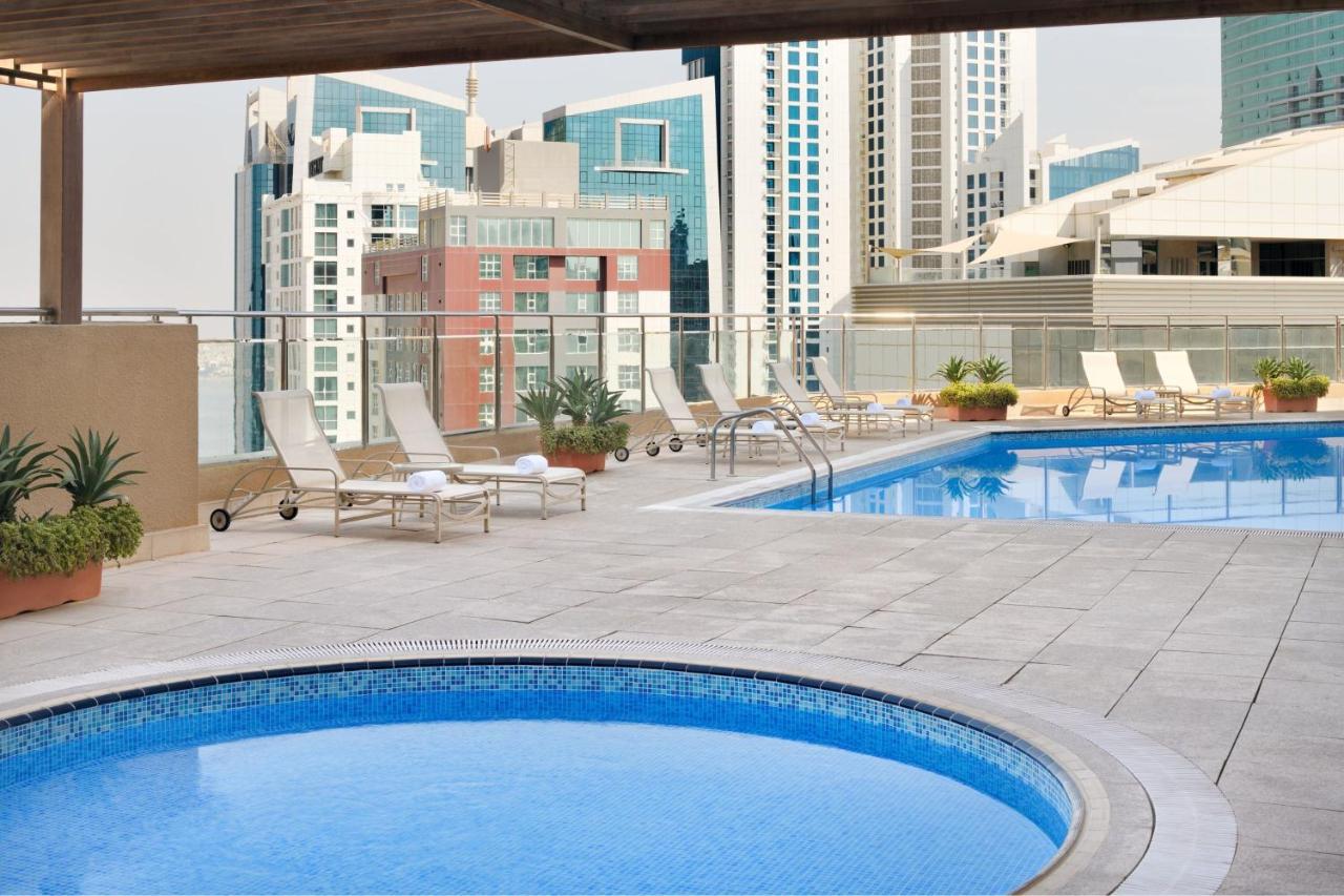 Marriott Executive Apartments Manama, Bahrain Exterior foto Rooftop pool