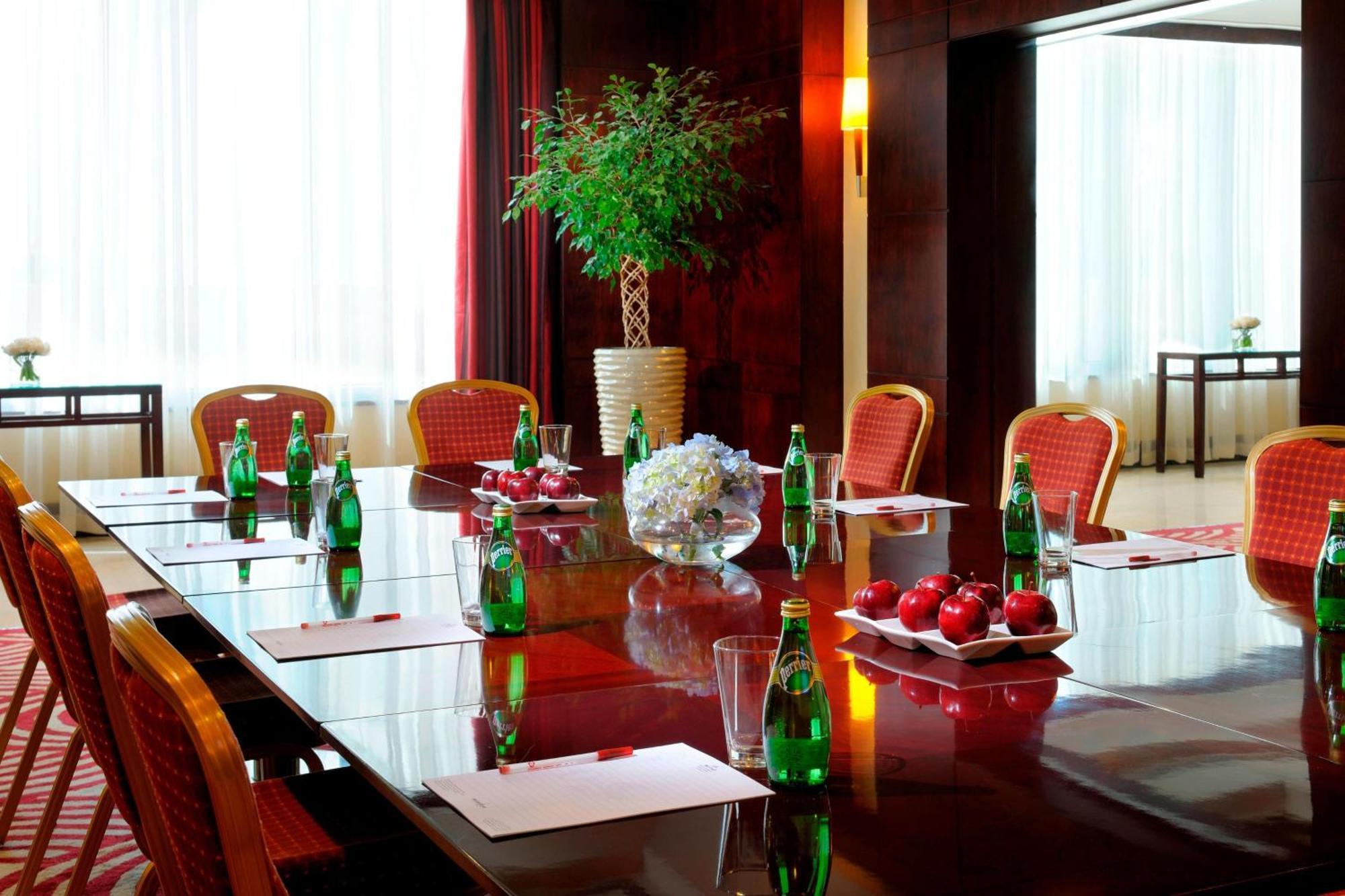 Marriott Executive Apartments Manama, Bahrain Exterior foto Meeting room