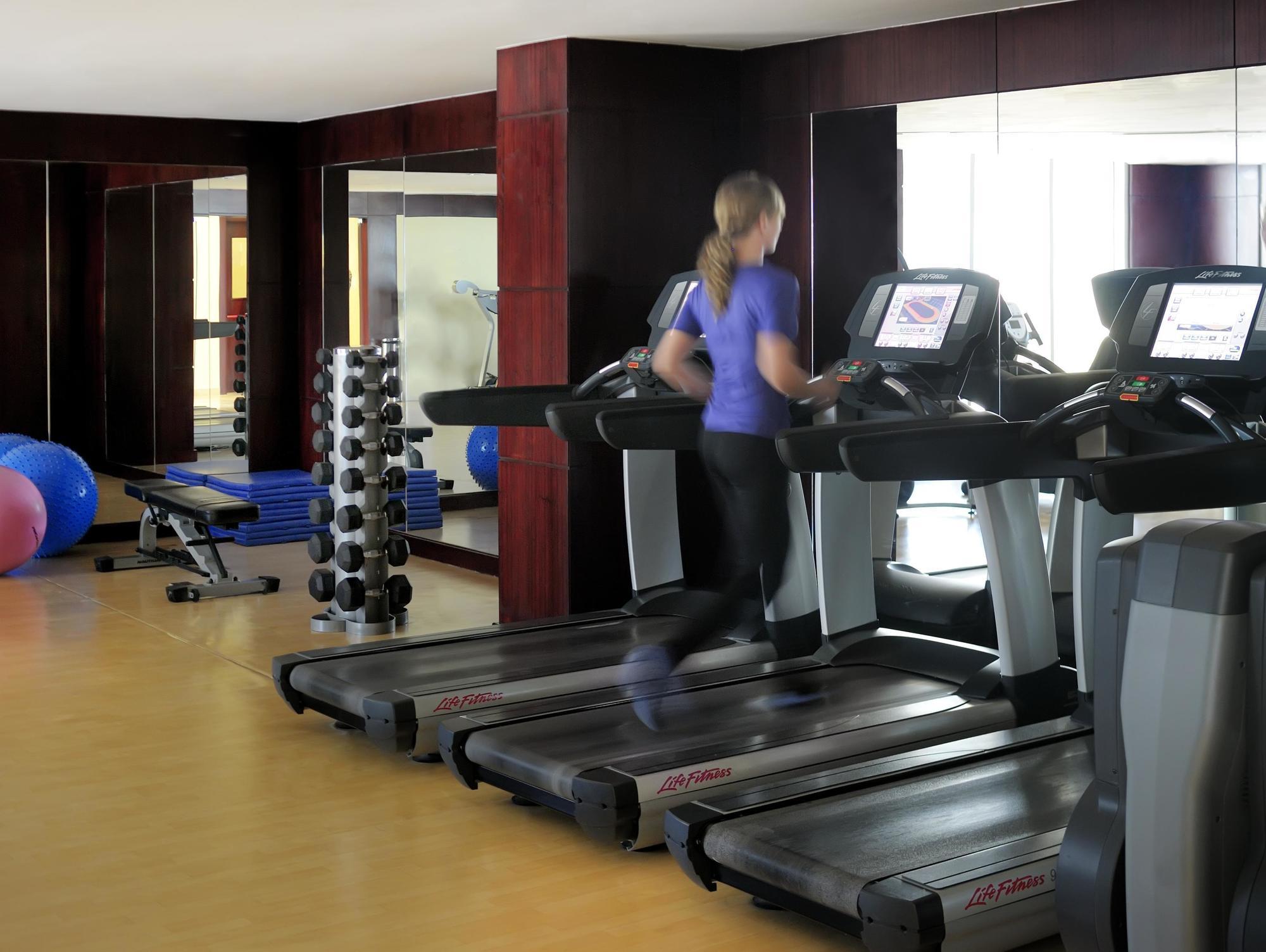 Marriott Executive Apartments Manama, Bahrain Exterior foto A treadmill